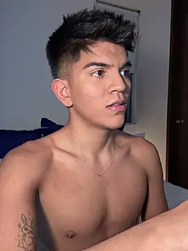 Snapshot of santiago_01 chatting on 01.25.25 santiago 01 online show from 01.25.25