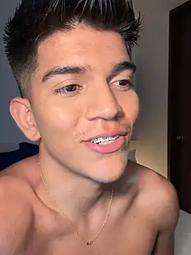 Snapshot of santiago_01 chatting on 01.28.25 santiago 01 online show from 01.28.25