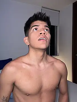 Snapshot of santiago_01 chatting on 01.28.25 santiago 01 online show from 01.28.25