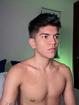 Snapshot of santiago_01 chatting on 01.31.25 santiago 01 online show from 01.31.25