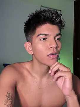 Snapshot of santiago_01 chatting on 01.31.25 santiago 01 online show from 01.31.25