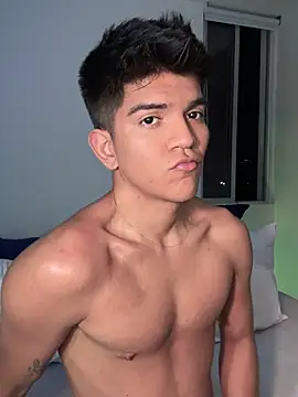 Snapshot of santiago_01 chatting on 02.02.25 santiago 01 online show from 02.02.25