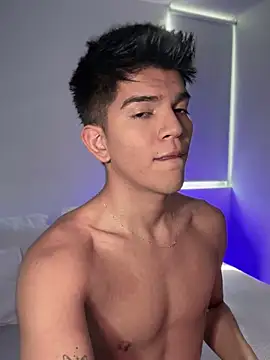 Snapshot of santiago_01 chatting on 02.02.25 santiago 01 online show from 02.02.25