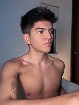 Snapshot of santiago_01 chatting on 02.07.25 santiago 01 online show from 02.07.25