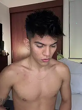 Snapshot of santiago_01 chatting on 03.19.25 santiago 01 online show from 03.19.25