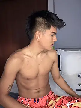 Snapshot of santiago_01 chatting on 03.20.25 santiago 01 online show from 03.20.25