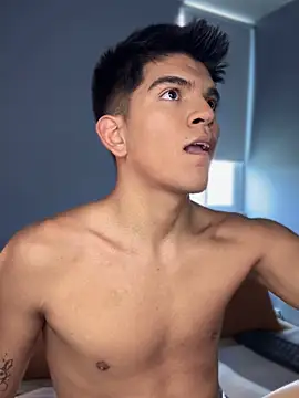 Snapshot of santiago_01 chatting on 09.08.25 santiago 01 online show from 09.08.25