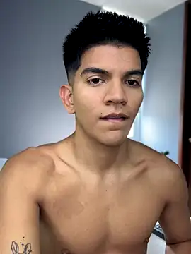 Snapshot of santiago_01 chatting on 09.12.25 santiago 01 online show from 09.12.25