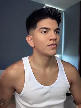 Snapshot of santiago_01 chatting on 09.13.25 santiago 01 online show from 09.13.25