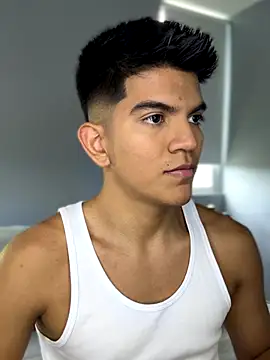 Snapshot of santiago_01 chatting on 09.21.25 santiago 01 online show from 09.21.25