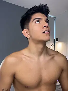 Snapshot of santiago_01 chatting on 11.16.25 santiago 01 online show from 11.16.25