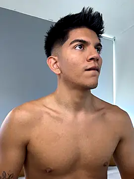 Snapshot of santiago_01 chatting on 11.27.25 santiago 01 online show from 11.27.25