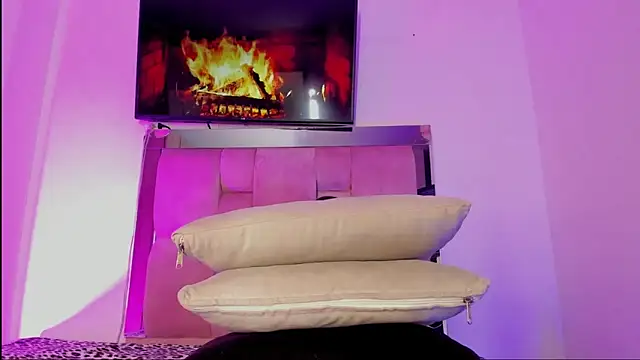 Snapshot of emily_lady20 chatting on 03.09.25 emily lady20 online show from 03.09.25