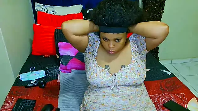 THESHORTQUEEN online show from 12.17.25