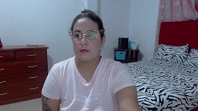 Snapshot of KathyHardcore69 chatting on 12.16.24 KathyHardcore69 online show from 12.16.24