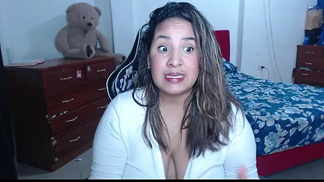 Snapshot of KathyHardcore69 chatting on 10.14.25 KathyHardcore69 online show from 10.14.25