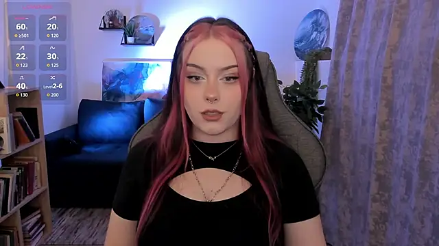 Snapshot of CoralineKeyns chatting on 05.18.26 CoralineKeyns online show from 05.18.26