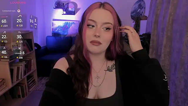 Snapshot of CoralineKeyns chatting on 07.30.26 CoralineKeyns online show from 07.30.26