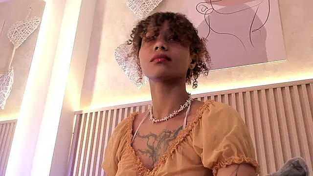 daiana curly online show from 10.12.25