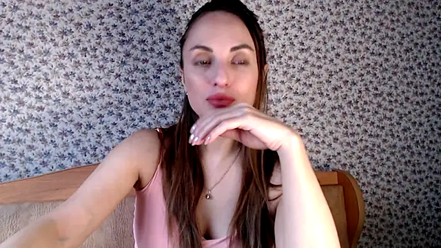 Snapshot of Tinadream20 chatting on 11.25.25 Tinadream20 online show from 11.25.25