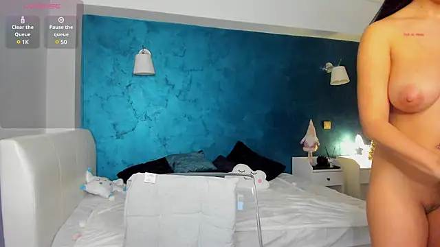 Awesome Jolie online show from 12.24.24