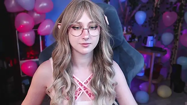 Snapshot of Rory_Pink chatting on 02.15.25 Rory Pink online show from 02.15.25