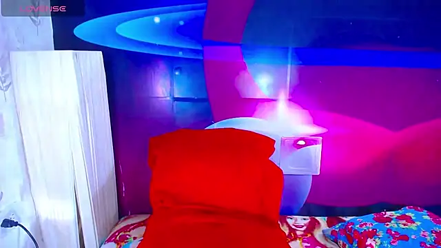 Snapshot of Cristalxxts chatting on 11.19.25 Cristalxxts online show from 11.19.25