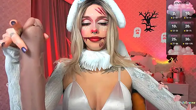 Snapshot of LeylaNoiry chatting on 10.28.25 LeylaNoiry online show from 10.28.25