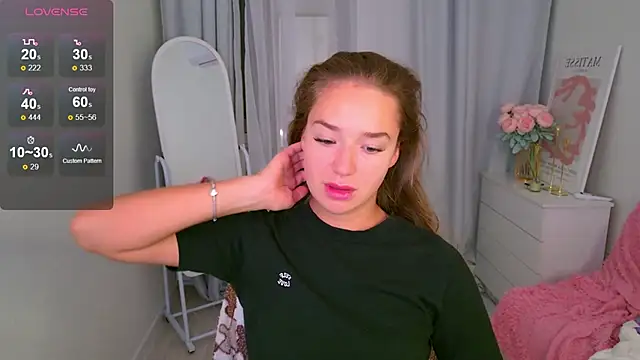 Snapshot of LovelyJessie chatting on 10.05.25 LovelyJessie online show from 10.05.25