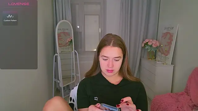 Snapshot of LovelyJessie chatting on 11.25.25 LovelyJessie online show from 11.25.25