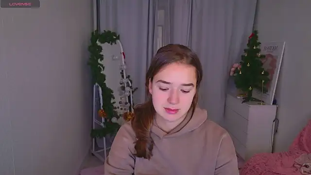 Snapshot of LovelyJessie chatting on 12.14.25 LovelyJessie online show from 12.14.25