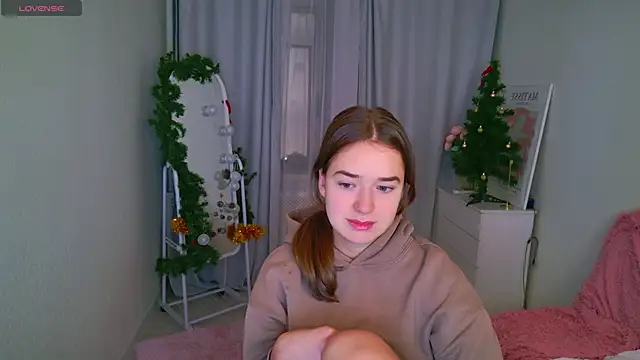 Snapshot of LovelyJessie chatting on 12.15.25 LovelyJessie online show from 12.15.25