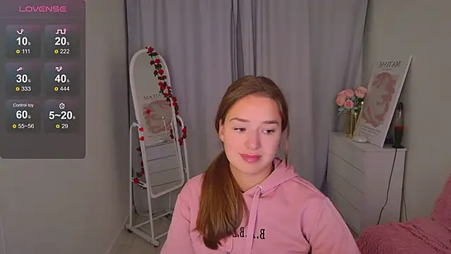 Snapshot of LovelyJessie chatting on 02.25.26 LovelyJessie online show from 02.25.26