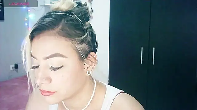 Snapshot of LuCKy_JoK chatting on 12.20.24 LuCKy JoK online show from 12.20.24