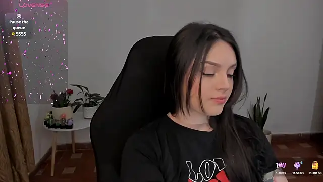 anaveleeez online show from 12.15.24