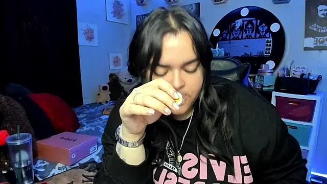 Luise Meyrink online show from 11.21.25