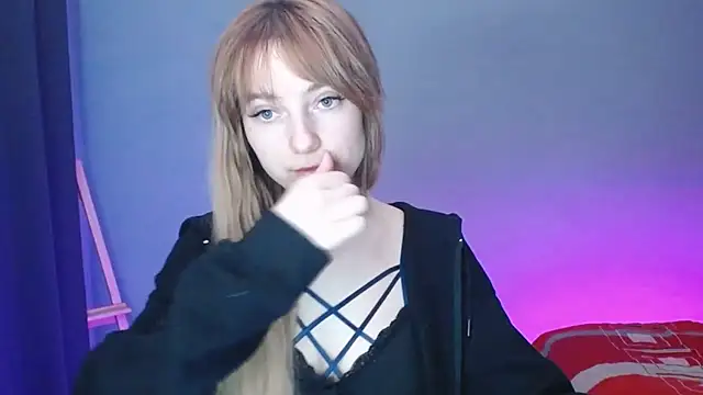 Snapshot of LuciaYoung chatting on 01.31.25 LuciaYoung online show from 01.31.25