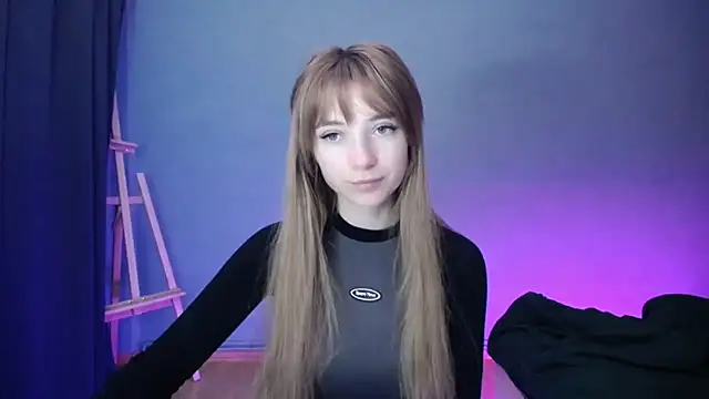 Snapshot of LuciaYoung chatting on 02.04.25 LuciaYoung online show from 02.04.25