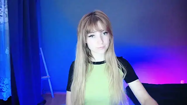 Snapshot of LuciaYoung chatting on 02.19.25 LuciaYoung online show from 02.19.25