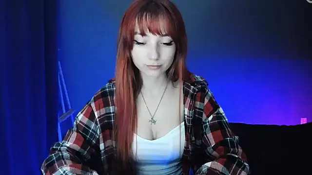 Snapshot of LuciaYoung chatting on 03.21.25 LuciaYoung online show from 03.21.25