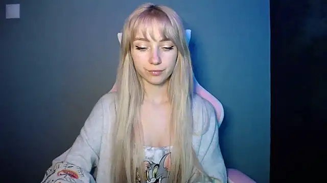 LuciaYoung online show from 04.17.26