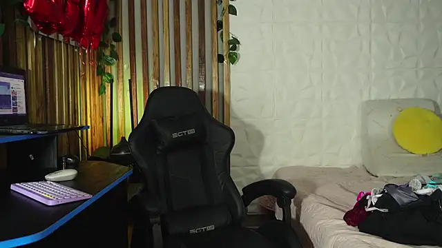 argiee taylorxs2 online show from 02.01.25