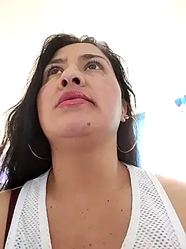 Snapshot of Sara-Murray chatting on 03.10.25 Sara-Murray online show from 03.10.25