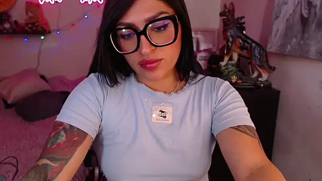 Snapshot of MissDennise chatting on 02.28.25 MissDennise online show from 02.28.25