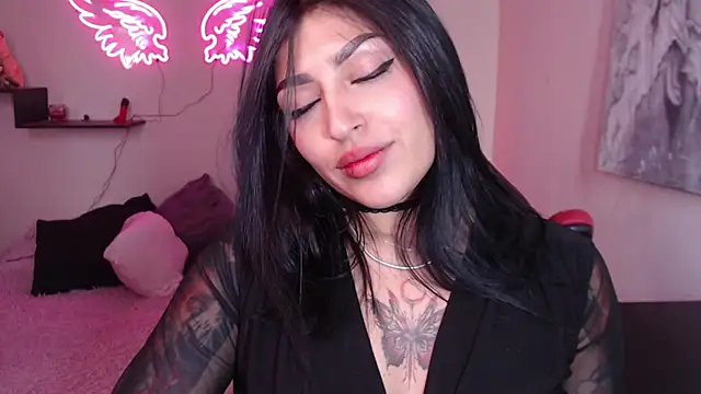 Snapshot of MissDennise chatting on 03.12.25 MissDennise online show from 03.12.25