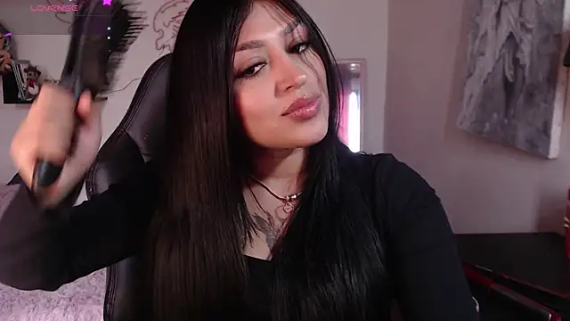 Snapshot of MissDennise chatting on 10.23.25 MissDennise online show from 10.23.25