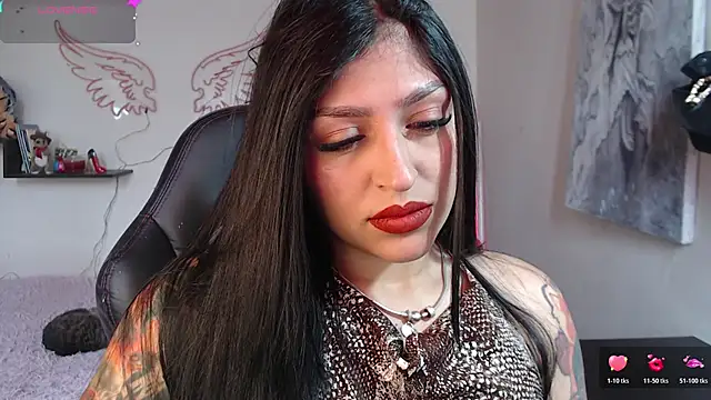 Snapshot of MissDennise chatting on 10.27.25 MissDennise online show from 10.27.25