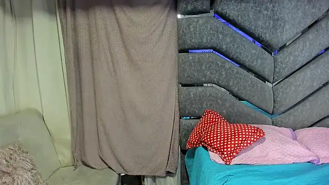 Snapshot of Latinos_couples chatting on 01.14.25 Latinos couples online show from 01.14.25