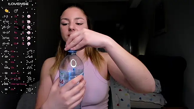 ThreeshaWhite online show from 03.18.25