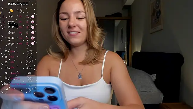 ThreeshaWhite online show from 09.16.25